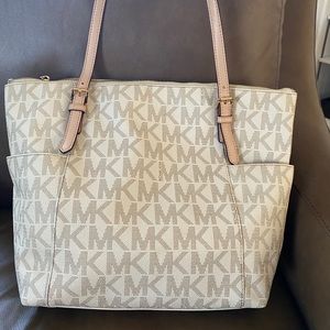 Michael Kors logo shoulder bag